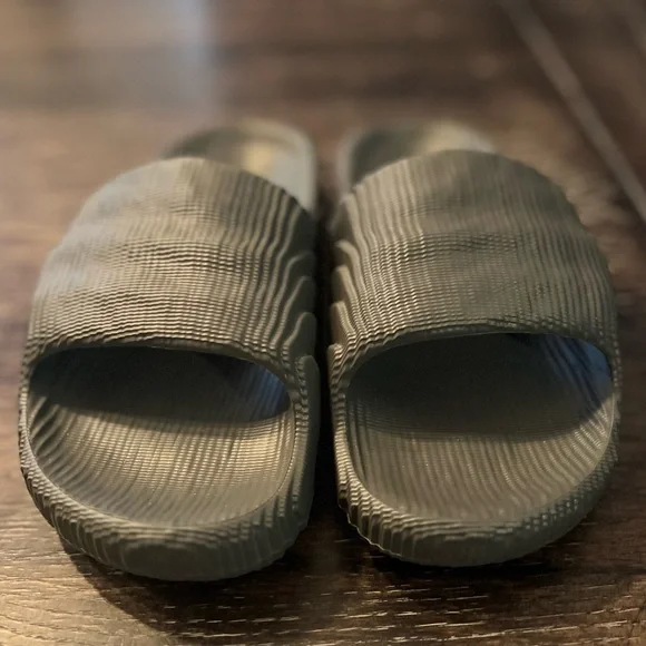 Adidas Adilette 22 slide sandals new men’s s 4 women’s 5 - Picture 2 of 5